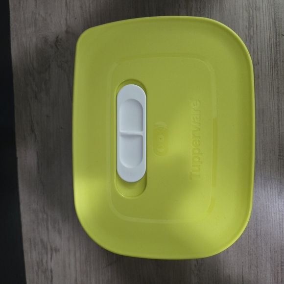 Yellow Lid Food Storage Container - Picture 3 of 7